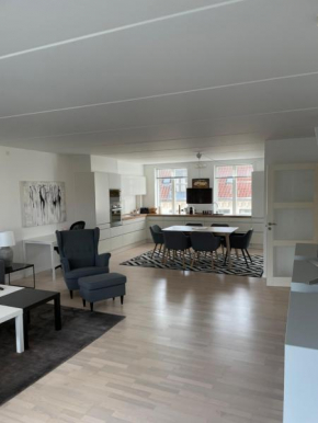 CITY LUX APARTMENT, 2 FULL BATHROOMs, 4th